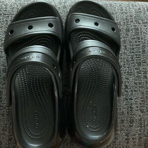 Black mega crush crocs size 6
